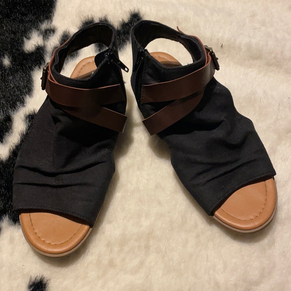 Soda black canvas sandals size 6